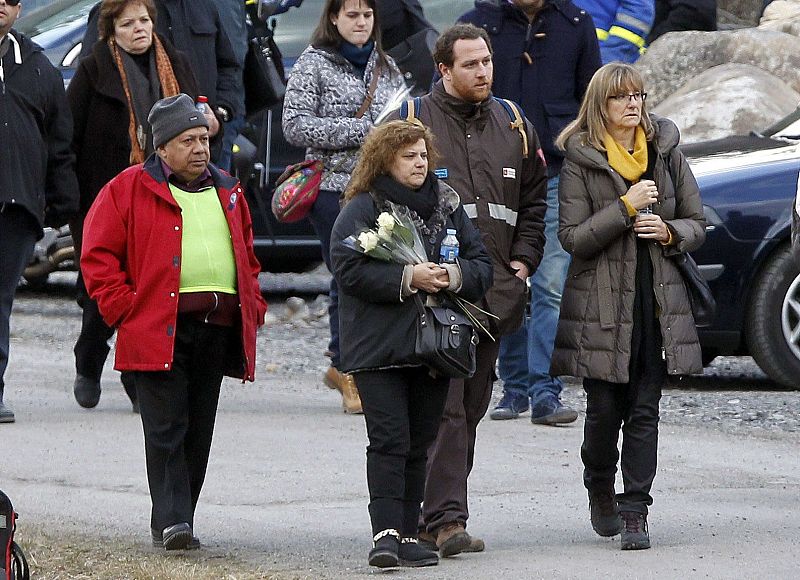 LAS FAMILIAS RECUERDAN A SUS FALLECIDOS JUNTO AL LUGAR DEL ACCIDENTE