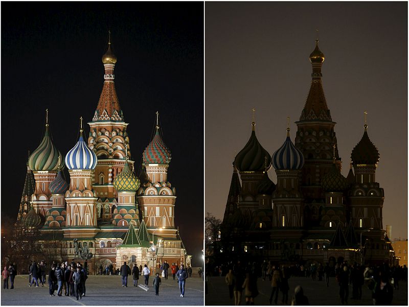 Una imagen de la catedral de San Basilio (Moscú) antes y durante la 'Hora del Planeta'.