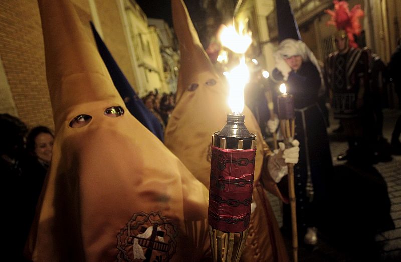 Detalle de una antorcha en la procesión de Valencia