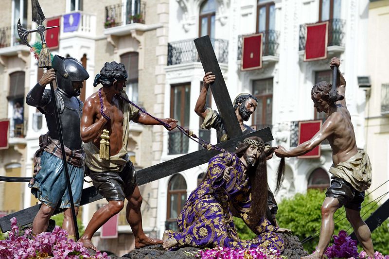 El paso de La Caída, que fue el primer paso realizado por el escultor e imaginero murciano Francisco Salzillo en 1752, para la Cofradía de Nuestro Padre Jesús, durante la procesión de Los Salzillos en la Plaza del Cardenal Belluga de la capital murci