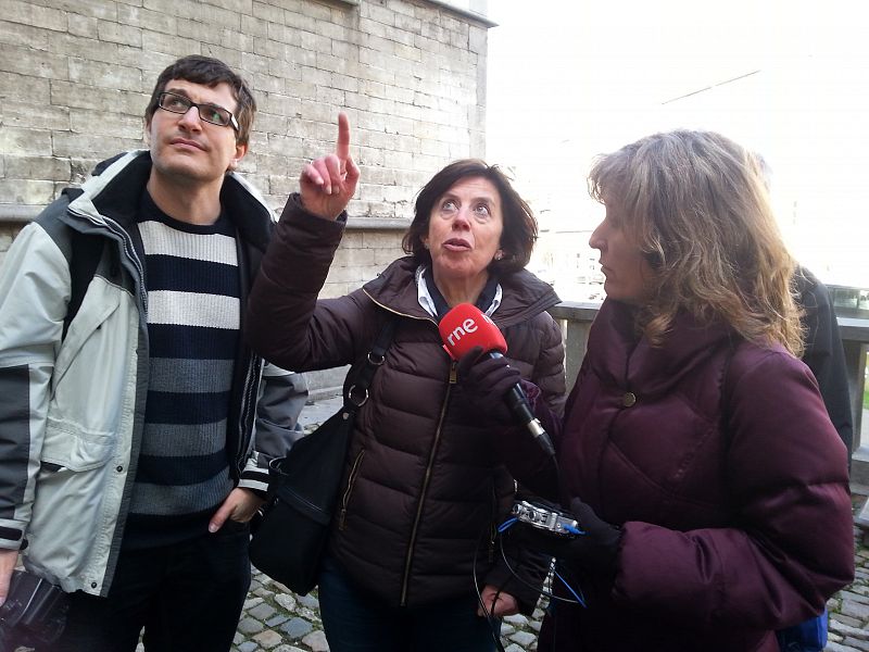 Álvaro Soto, Colette Dubois y Esther García en el castillo Het Steen