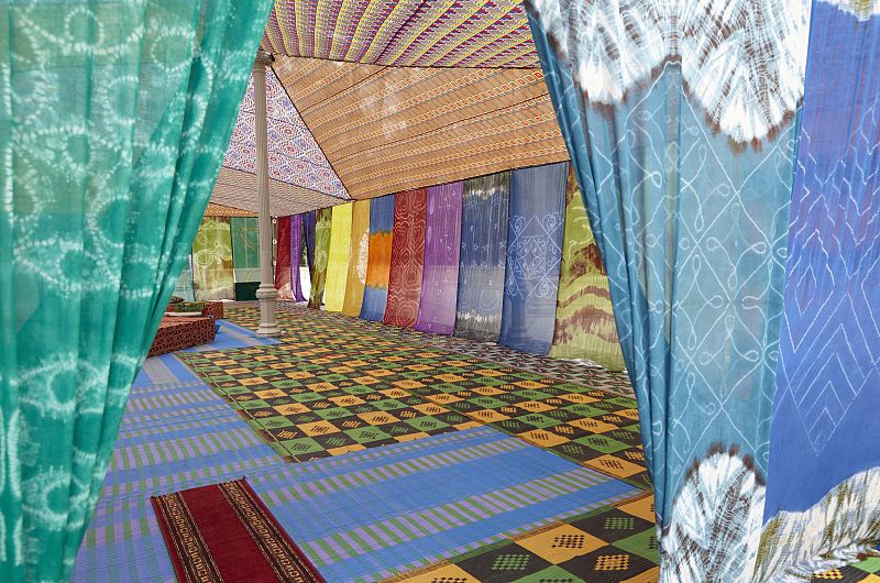 Federico Guzmán. Tuiza. Las culturas de la jaima. Vista de la exposición en el Palacio de Cristal