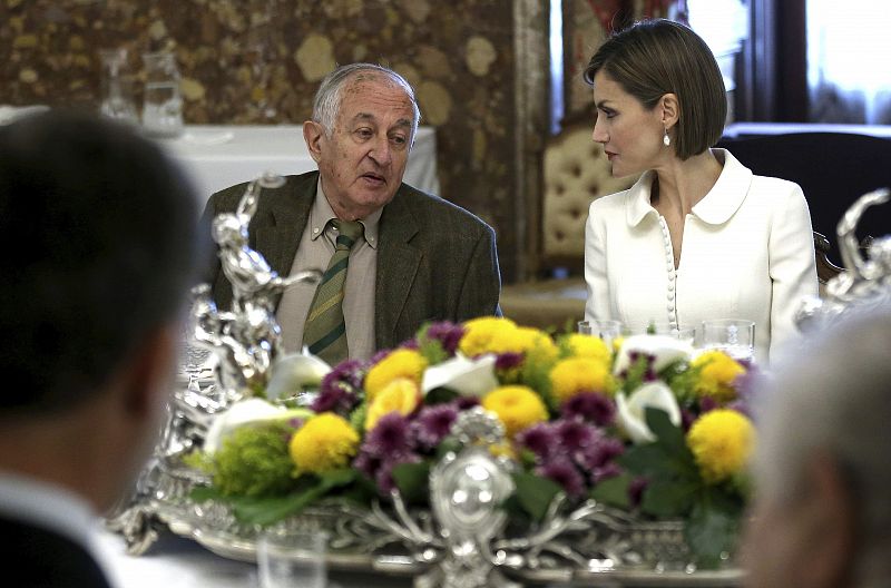 TRADICIONAL ALMUERZO ANUAL QUE SE OFRECE AL MUNDO DE LAS LETRAS