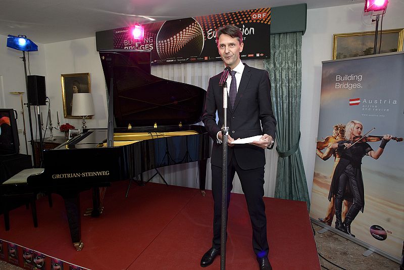 Edurne cantó la versión acústica de "Amanecer" y "Amores dormidos"