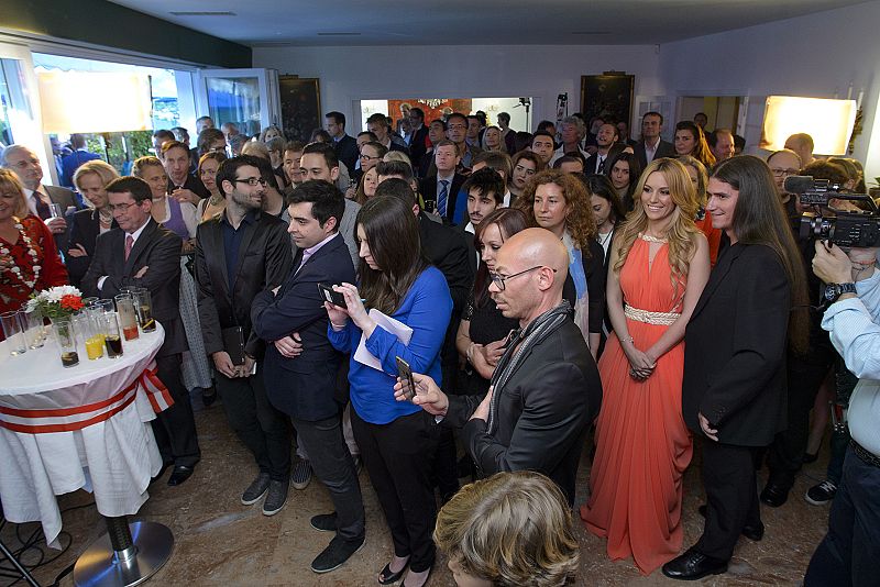 Al acto acudieron embajadores de los países participantes en Eurovisión 2015