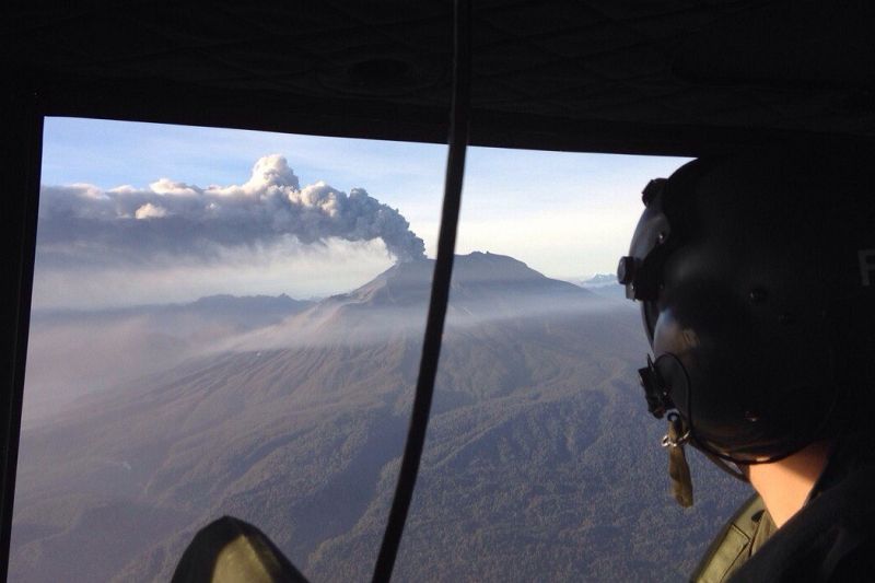 La fuerza aérea chilena vigila la erupción del volcán Cabulco