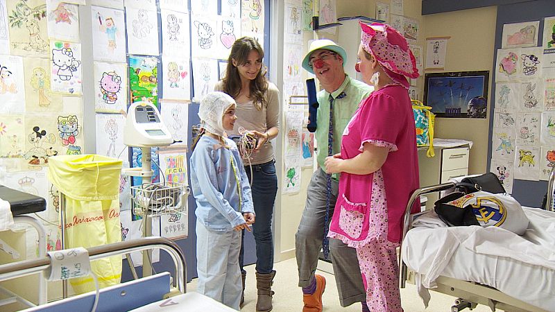 Huevo frito y Membrilla saludan a una pequeña