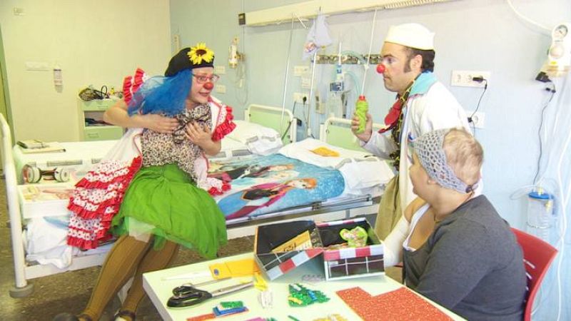 Haciendo de sirena en la habitación de Mar