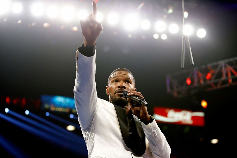 El actor Jamie Foxx ha cantado el himno nacional.