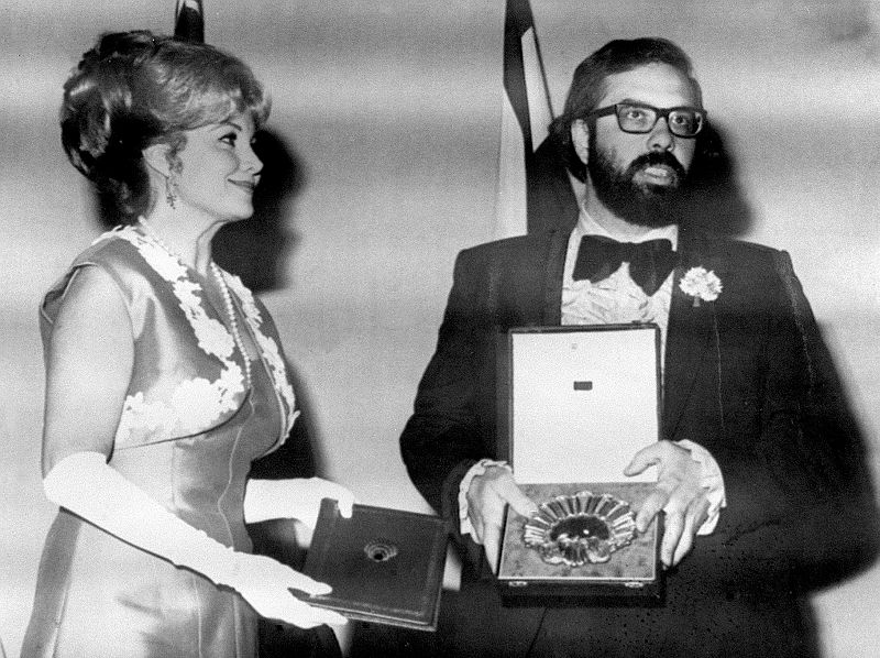 El director Francis Ford Coppola recoge la Concha de Oro por la película 'Llueve sobre mi corazón' en 1969