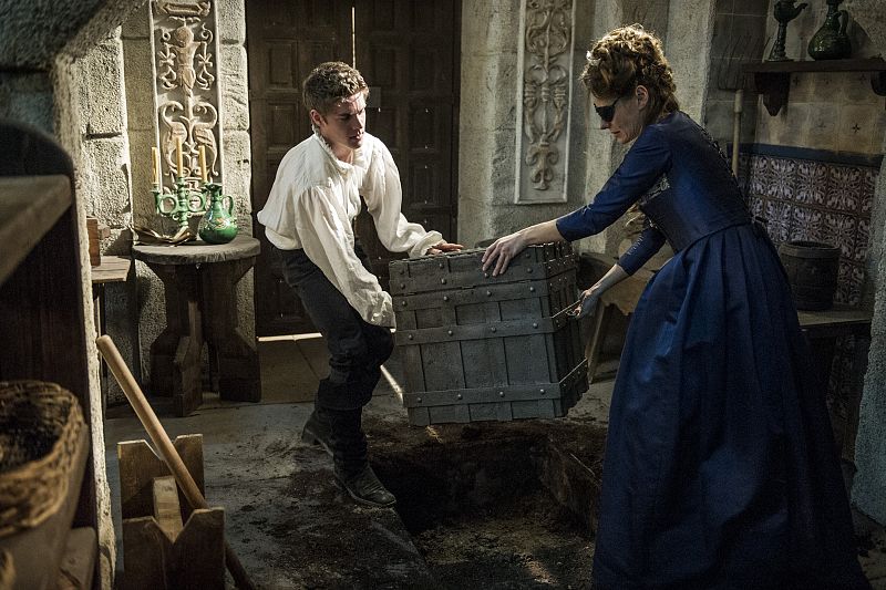 Nuño ayuda a su madre a buscar un tesoro bajo el palacio