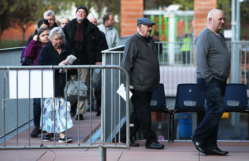 Votantes en Glasgow, Escocia