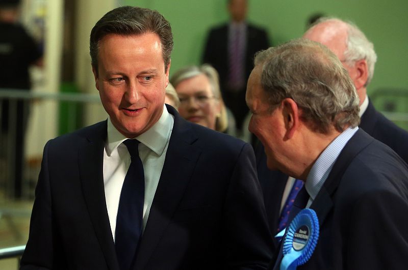 El primer ministro británico y líder del partido conservador, David Cameron, a su llegada al Windrush Leisure Centre de Witney, al noroeste de Londres.