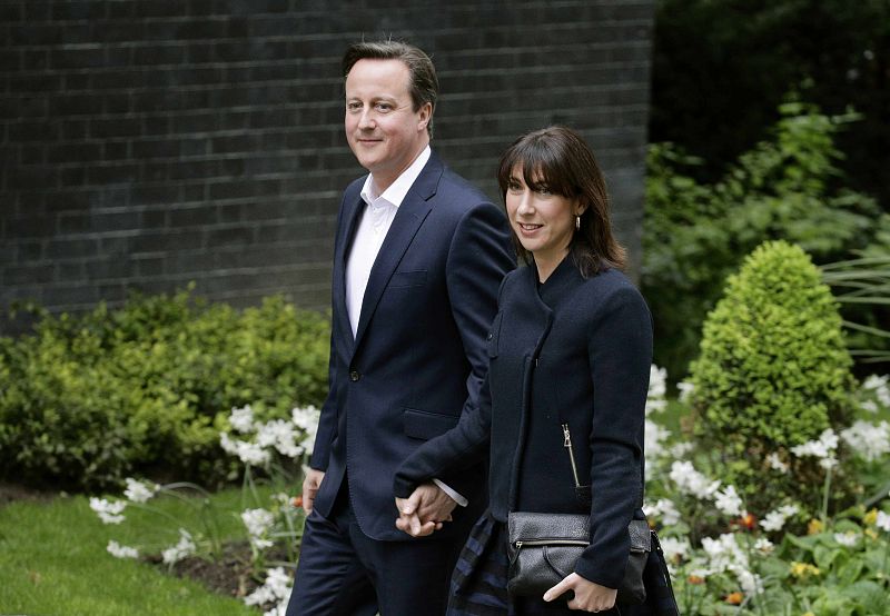 Los británicos han vuelto a confiar para un segundo mandato en el actual primer ministro David Cameron , que roza la mayoría absoluta con el 80% de los votos escrutados en las elecciones generales.