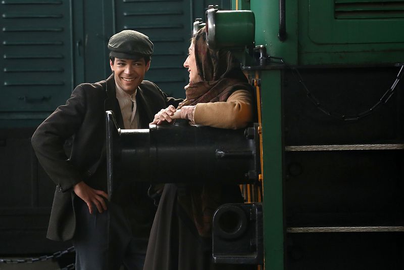 'Acacias 38' - Guadalupe y Pablo en la estación de tren