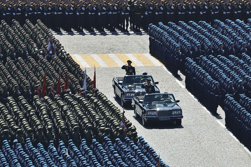 Desfile en Rusia en el 70 aniversario de la caída nazi