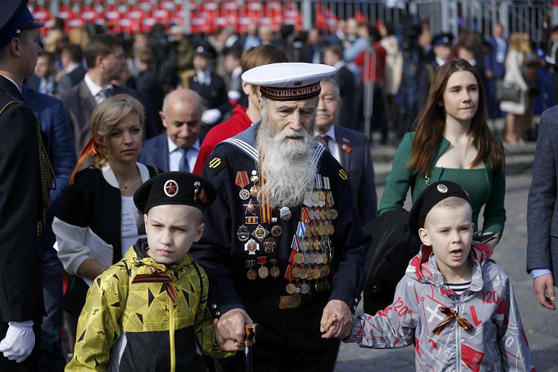 Desfile en Rusia en el 70 aniversario de la caída nazi