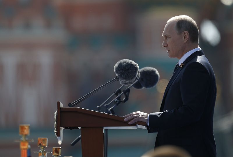 Desfile en Rusia en el 70 aniversario de la caída nazi