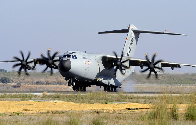 Un Airbus A400M aterriza en el aeropuerto de Sevilla en 2009