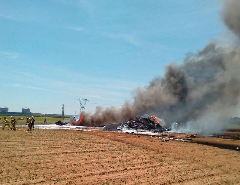 Imagen facilitada por la Policía Nacional de Sevilla del morro del avion siniestrado en el aeropuerto de San Pablo de Sevilla