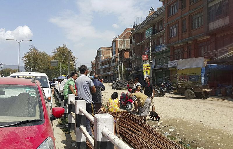 El Gobierno nepalí ha pedido a los ciudadanos que permanezcan en campo abierto y no bloqueen las carreteras.