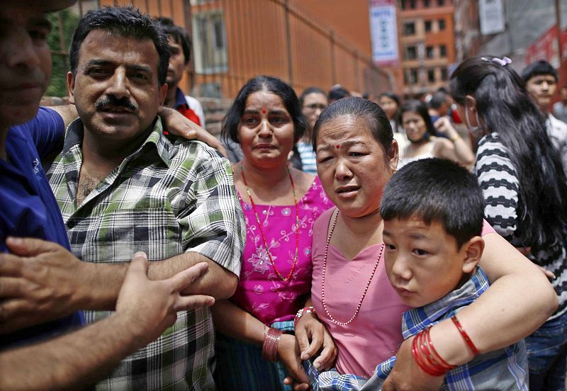 Los vecinos de Sankhu, a las afueras de Katmandú, les han aconsejando que no regresen a sus casas.