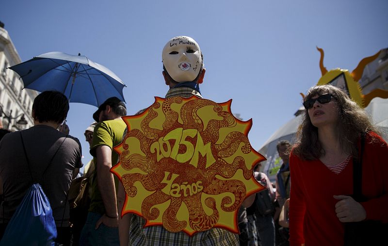 Los lemas y símbolos de la jornada tratan de mantenerse ajenos a los partidos políticos, en un aniversario que coincide de nuevo con una campaña electoral.