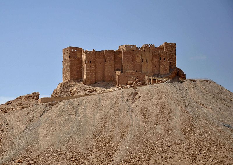 La ciudadela de Palmira, de la era medieval, es un símbolo del conjunto y ha sido reclamada por varios grupos durante la guerra de Siria.