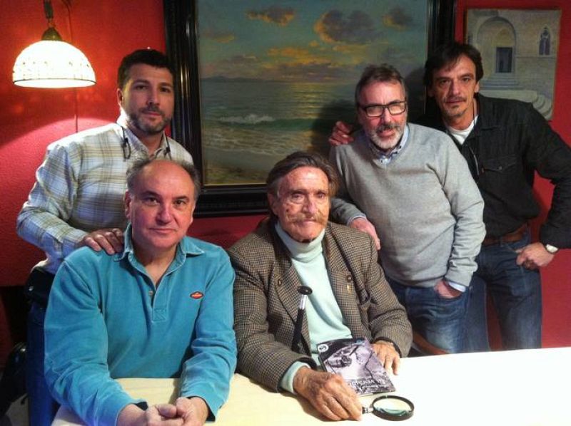 Miguel con el equipo de 'Crónicas'