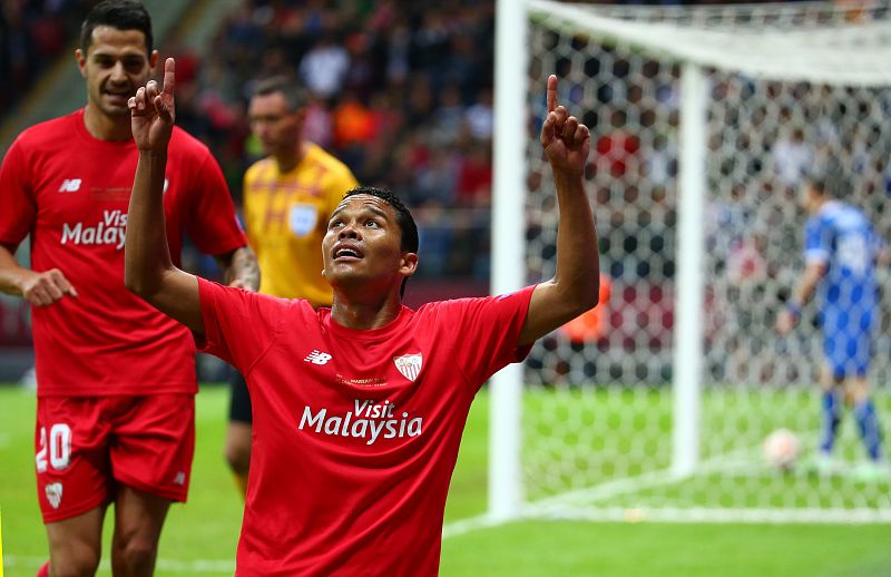 Otra fotografía de Carlos Bacca celebrando el gol.