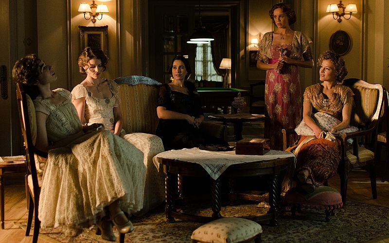 ¿Por qué nos hemos enganchado a 'Seis Hermanas'?