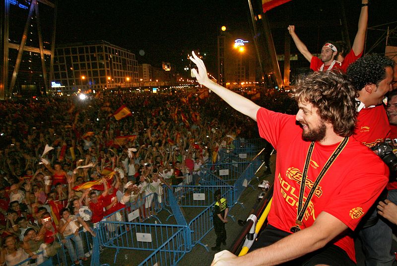 CELEBRACION CONSECUCION TITULO MUNDIAL EN PLAZA DE CASTILLA, EN MADRID.