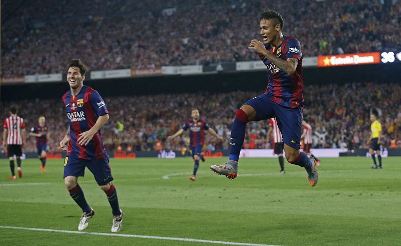 Neymar celebra su gol, el 2-0 en la final de Copa.