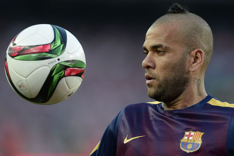 Curioso, el corte de pelo que luce Dani Alves.