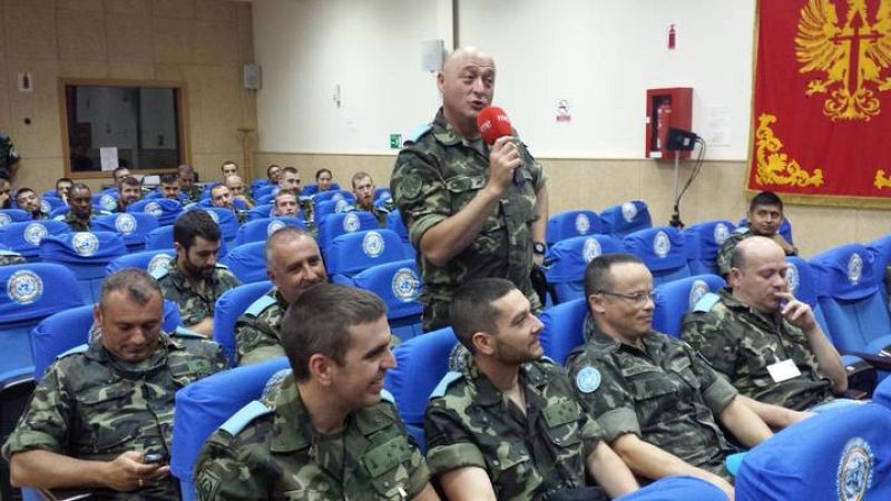 El capitán Camacho subraya la importancia del apoyo de las familias.