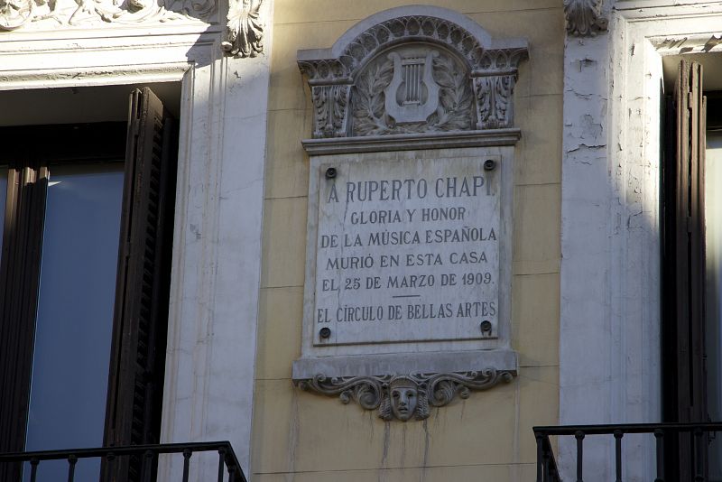 Placa en recuerdo al Maestro Ruperto Chapí, en la casa donde falleció en  Madrid en 1909
