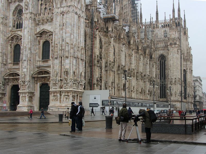 Ante la fachada de la Catedral de Milán