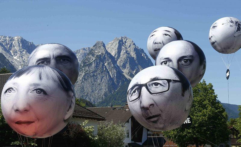 Varios globos con la cara de los principales líderes mundiales en Garmisch-Partenkirchen, Alemania.