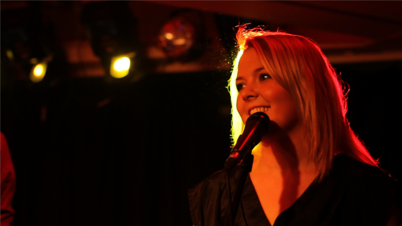 Kristine Humerfelt, corista de Maika Makovski con la banda de LIPA