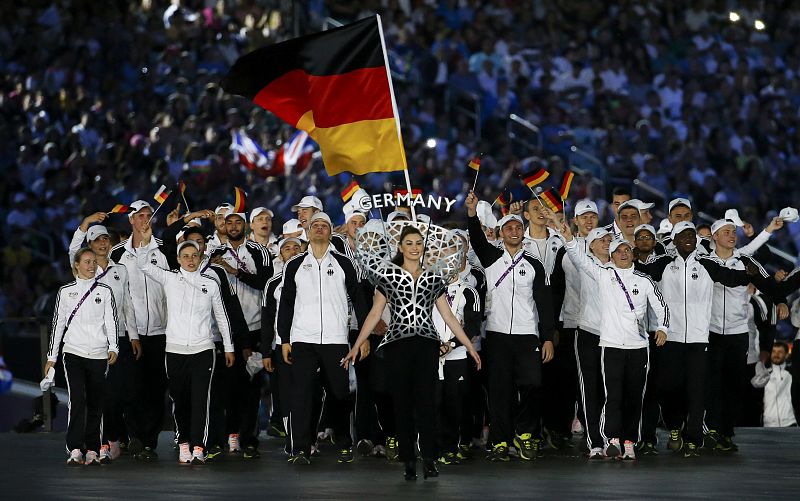 El equipo alemán sale a escena.