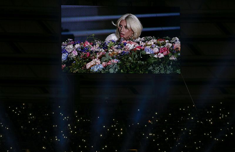 La cantante Lady Gaga ha interpretado su versión de 'Imagine the people' de los Beatles en el estadio de Bakú. opening ceremony of the 1st European Games in Baku