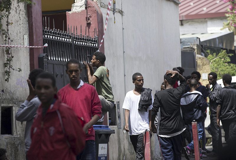 Las estaciones de tren de Roma, improvisados campamentos para inmigrantes.