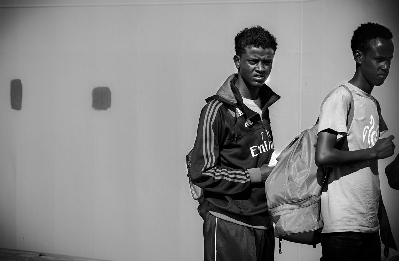 Jóvenes eritreos, probablemente menores, recién llegados a Lampedusa.