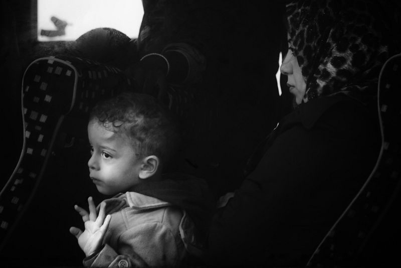 Madre e hijo procedentes de Siria. Suelen llegar familias completas huyendo de la guerra