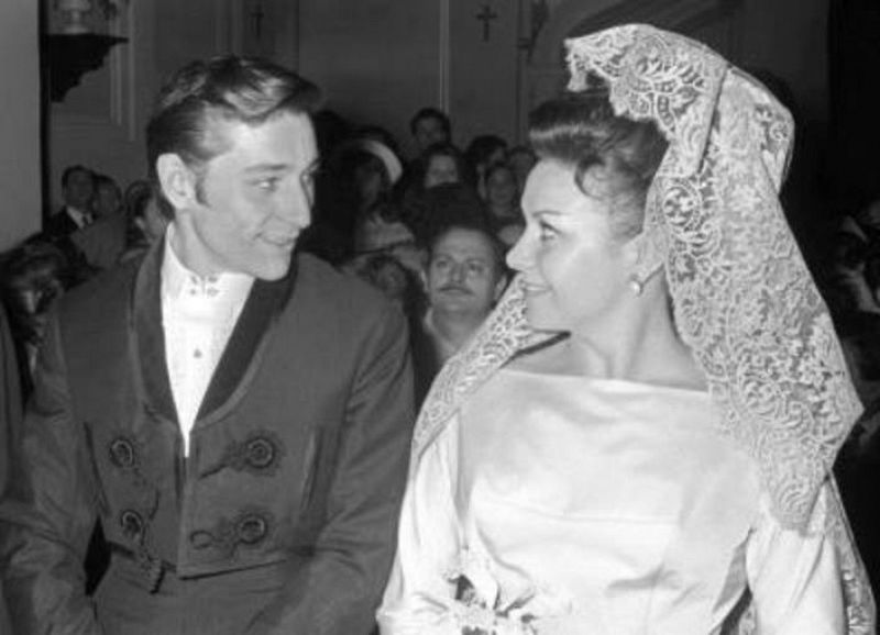 Imagen de la boda de la actriz con Antonio Gades (1964)