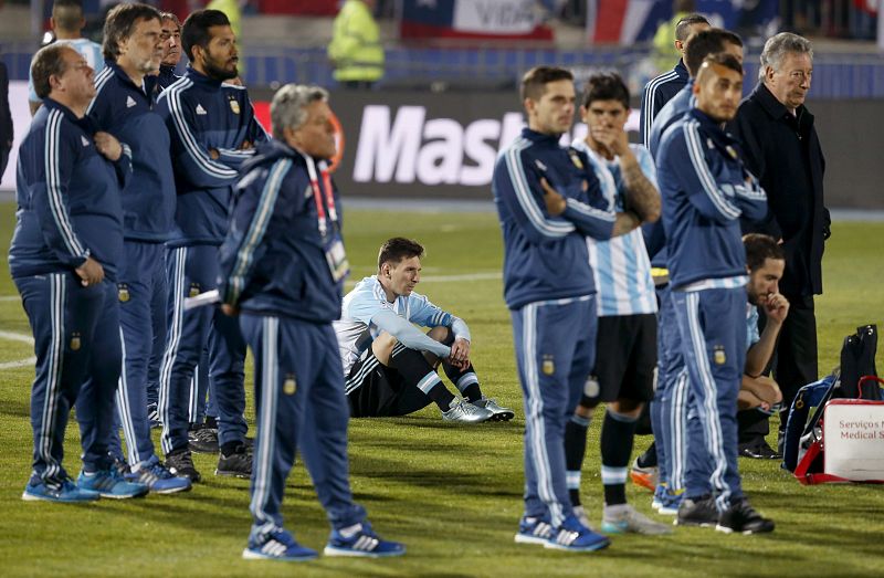 Los jugadores de Argentina tras perder la final de la Copa América. No ganan el título desde hace 22 años.