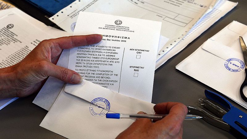 Una de las papeletas del referéndum griego