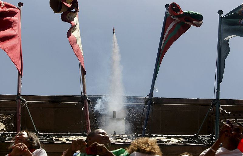 Lanzamiento del cohete en el chupinazo de los sanfermines 2015