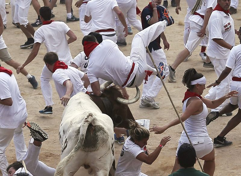 Un herido por asta de toro en el segundo encierro de San Fermín 2015