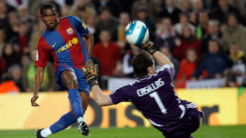 Casillas frente a Eto'o